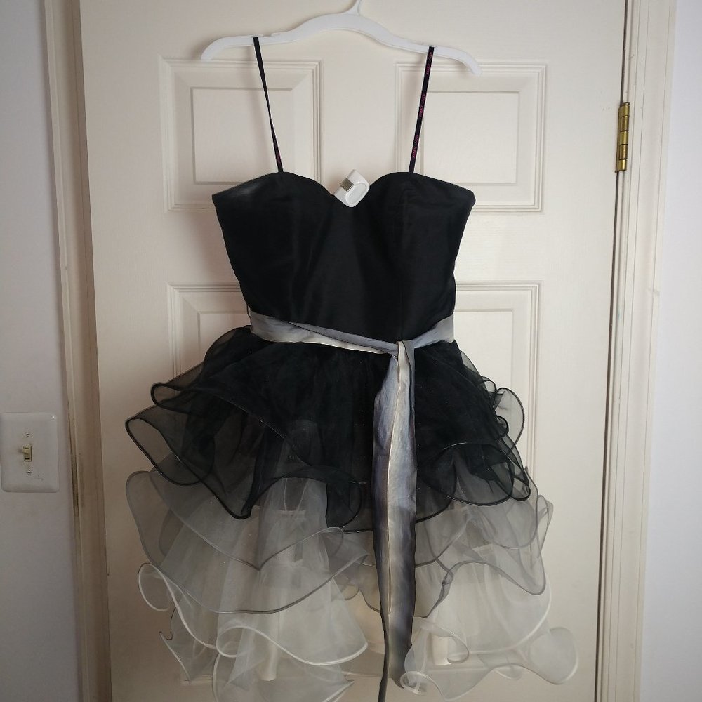 Dress: Betsy Johnson (Size 2)